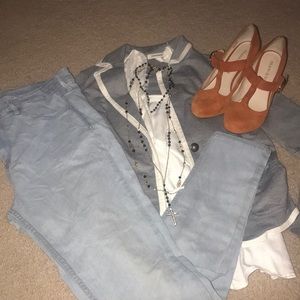 High waist light washed skinny ankle jean!